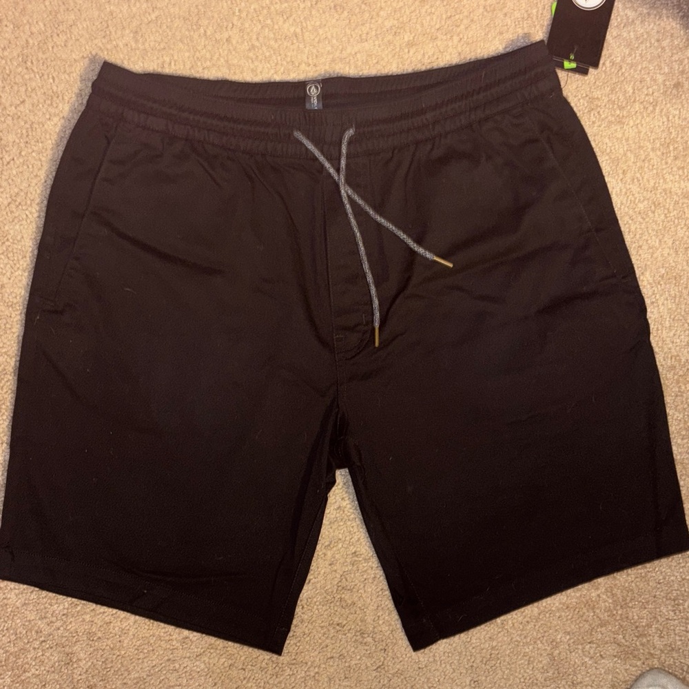 BNWT VOLCOM Black Elastic Waist Shorts XL